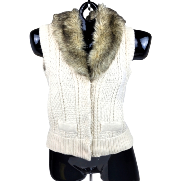 Anthropologie/Kaisely Faux Fur Collar Sleeveless Snap Closure Sweater - Picture 7 of 8